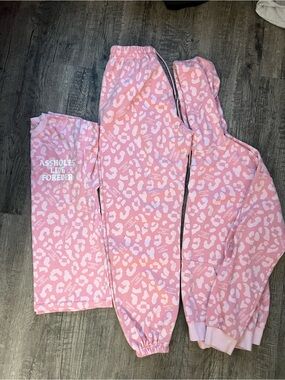 Assholes live forever sweat set